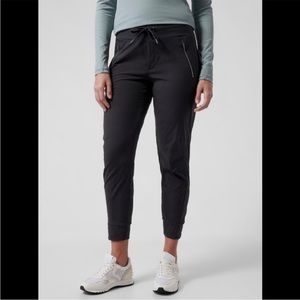 Athleta Trekkie north jogger